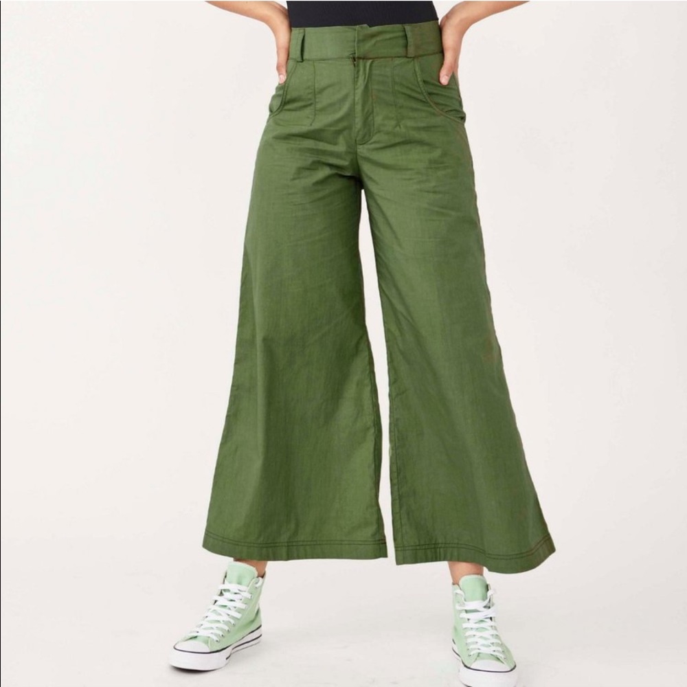 NWT Cropped Pants